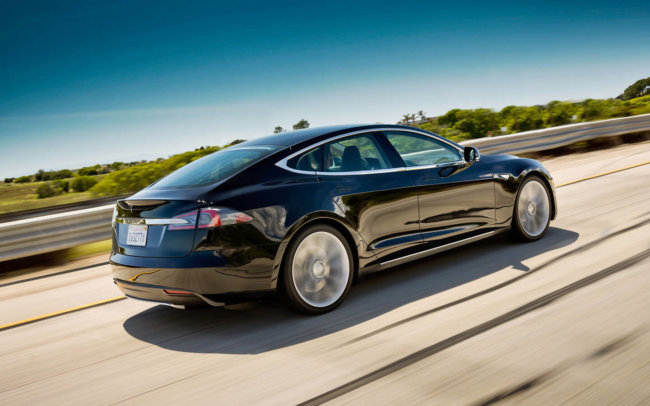Tesla обновляет свою программу-автопилот, но есть один нюанс. Фото.