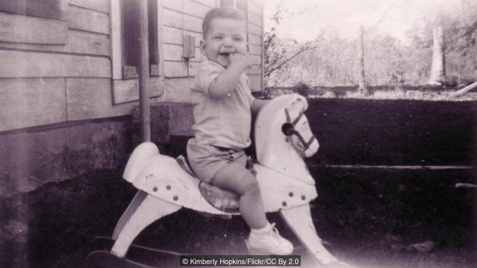 Почему мы не помним себя в детстве? Возможно, мозг ребенка созревает постепенно и в первые годы не готов к сохранению воспоминаний. Фото.