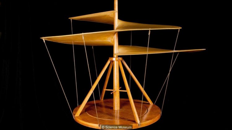 Леонардо да Винчи продолжает удивлять мир своими изобретениями. Летательный аппарат, придуманный да Винчи, был прототипом современного вертолета. Фото.