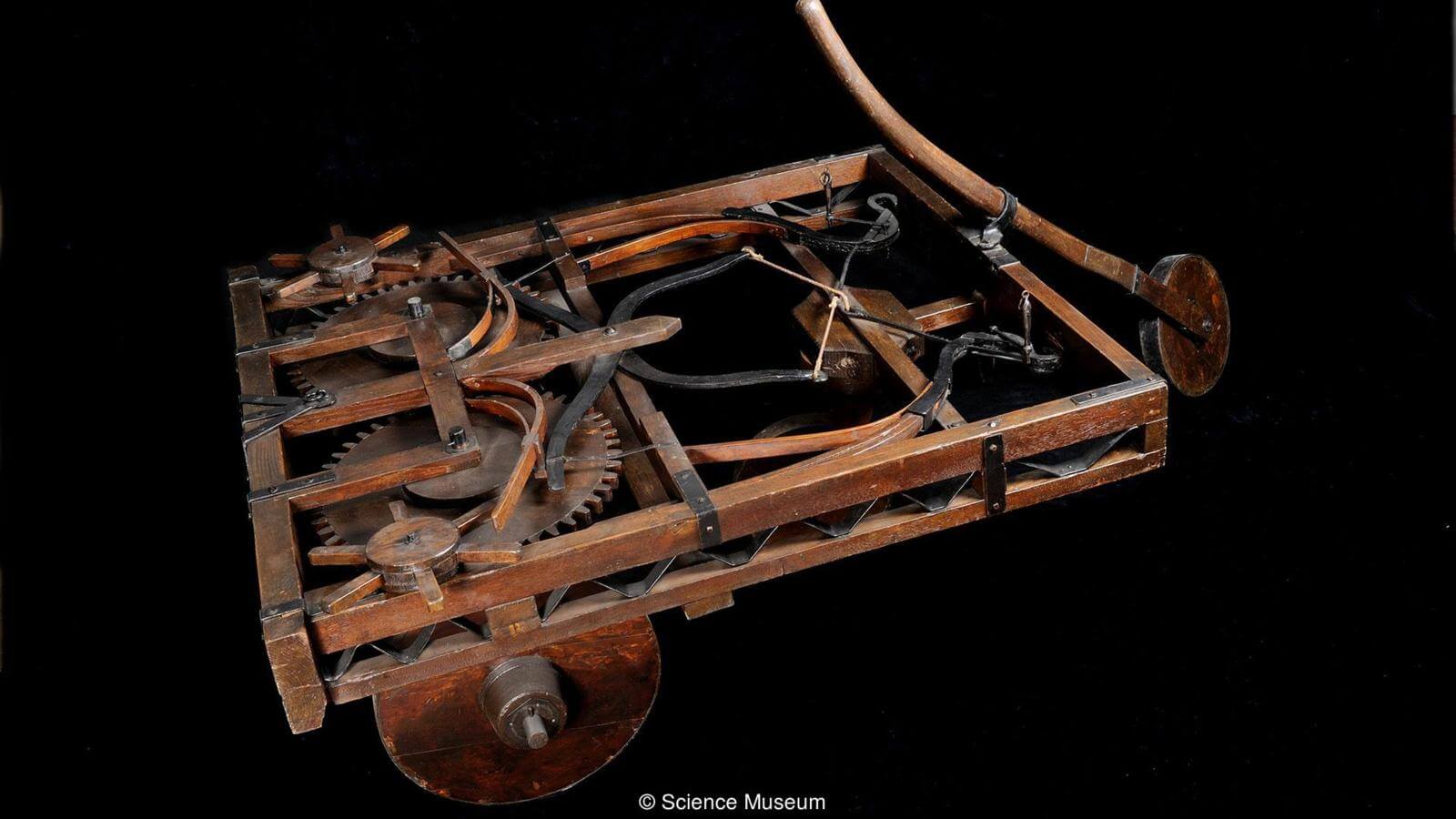 Леонардо да Винчи продолжает удивлять мир своими изобретениями. Трехколесник Леонардо да Винчи. Фото.