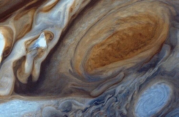 Большое красное пятно Юпитера. Красное пятно Юпитера вызывает много вопросов. Фото.