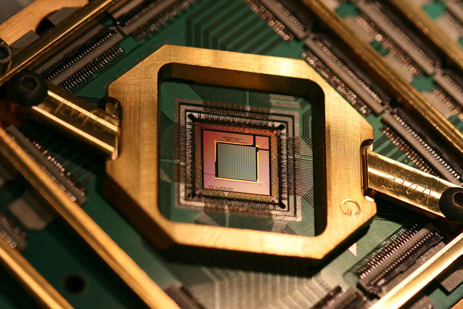 В квантовых компьютерах используются кубиты. D-Wave 2000q. Квантовый компьютер d-Wave. Квантовый. Квантовый процессор.