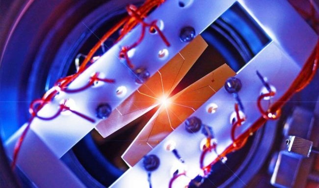 Создан первый перепрограммируемый квантовый компьютер. Фото.