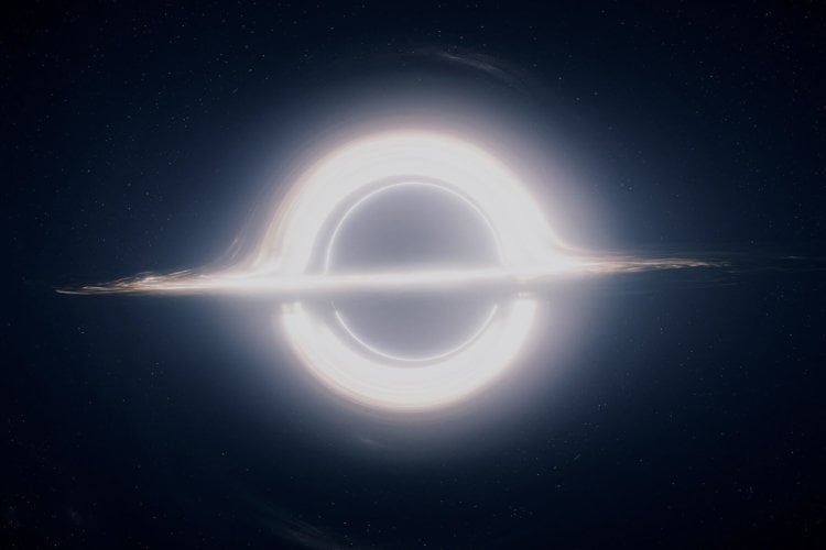 Мы хотим найти пришельцев? Тогда стоит поискать их возле планет, ставших звездами. Для трансформации газового гиганта в маленькую звезду можно использовать лабораторно созданную миниатюрную черную дыру (кадр из фильма «Интерстеллар»). Фото.