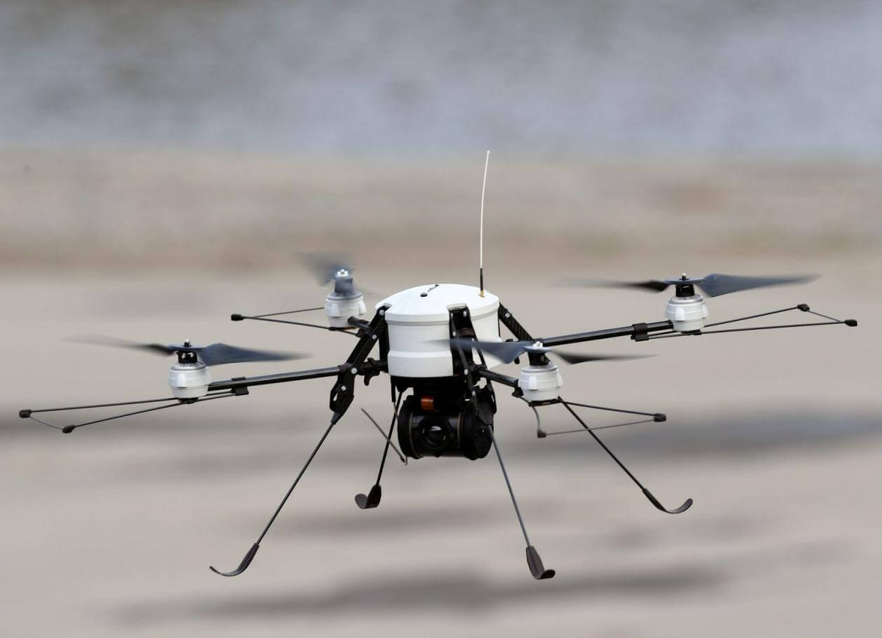 Вот это больше правильно называть дроном. Фото.