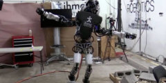#видео | Робот Atlas научился балансировать на одной ноге. #видео | Робот Atlas научился балансировать на одной ноге. Фото.