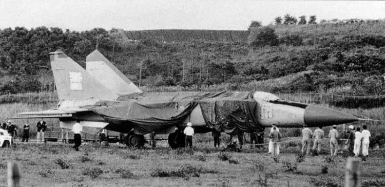 Характеристики МиГ-25. МиГ-25 на секретном полигоне. Фото.