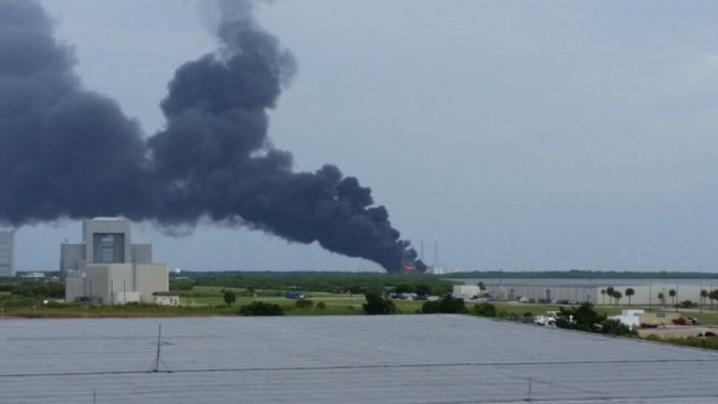 Ракета Falcon 9 взорвалась во время проверки двигателей [Обновляется]. Фото.