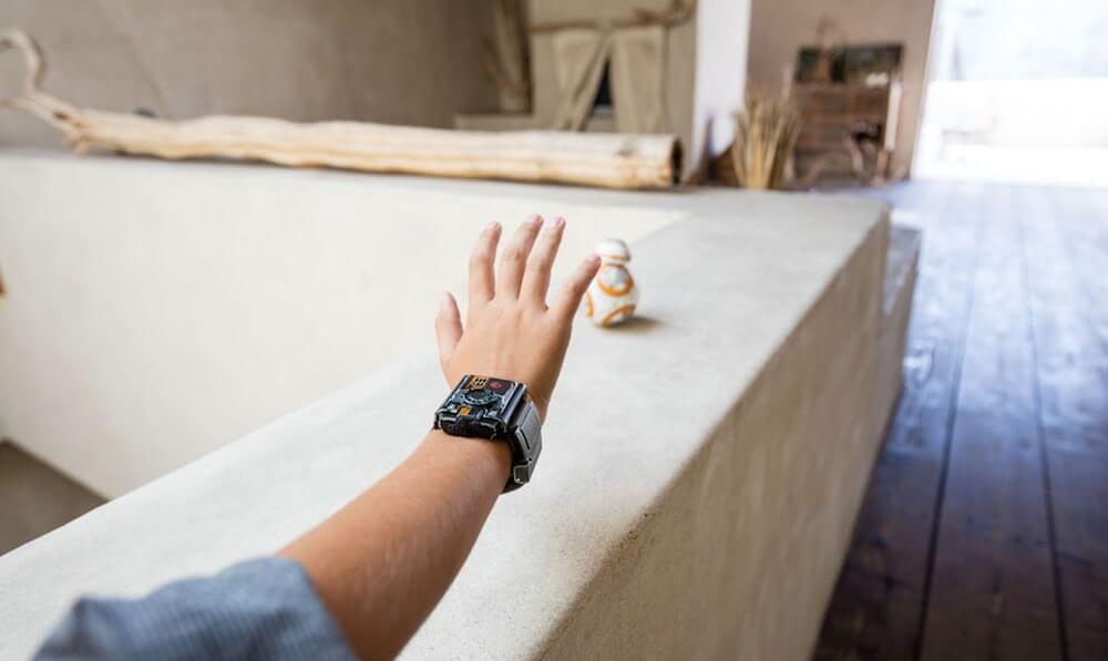 Дроидом BB-8 от Sphero теперь можно управлять джедайскими жестами