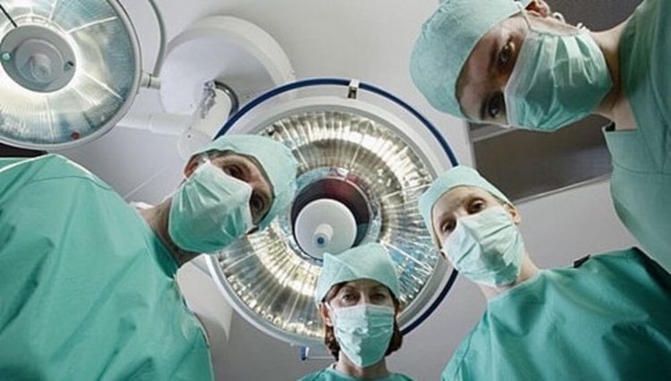 В Польше врачи спасли женщину, потерявшую большую часть кожи головы