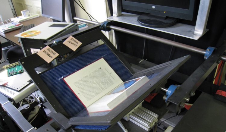 Создано устройство, способное сканировать закрытые книги