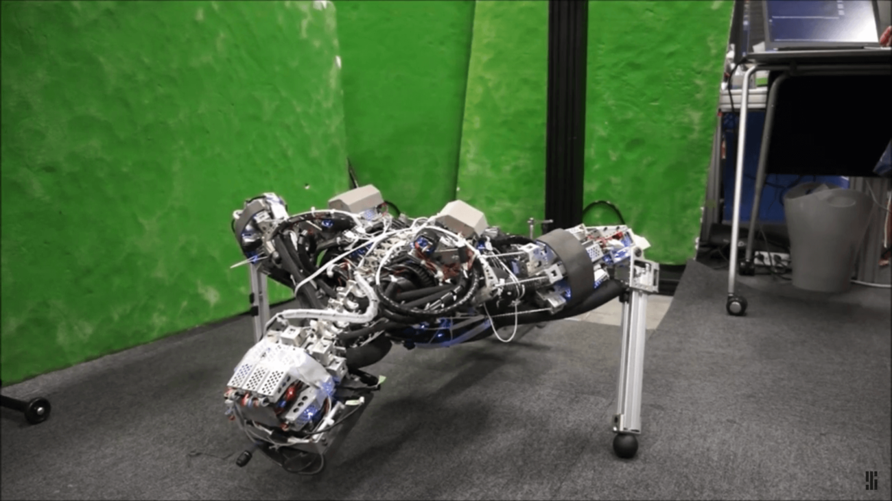 Японский робот начал потеть. Фото.