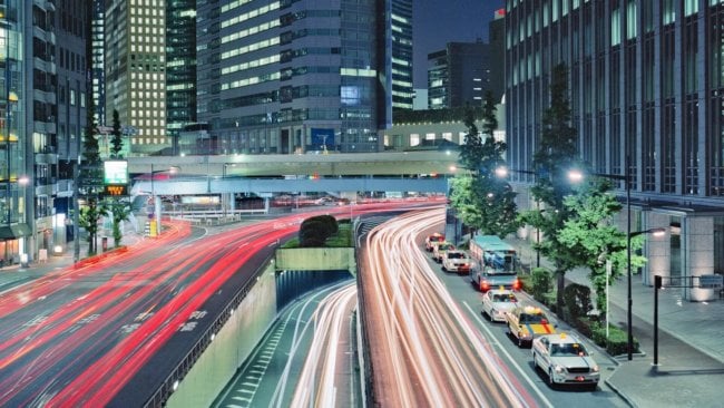 8 способов, которыми ИИ изменит городскую жизнь к 2030 году. Фото.