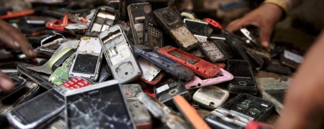 В вашем старом телефоне полно драгоценных металлов. Фото.