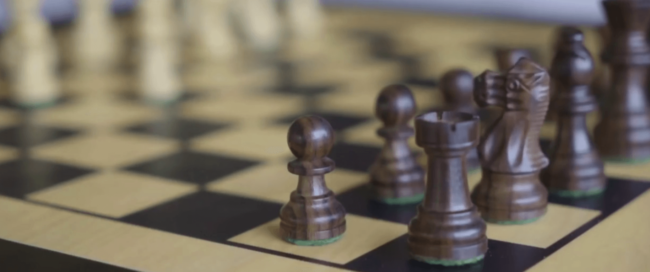 Square Off — «умная» шахматная доска с поддержкой игры онлайн. Фото.