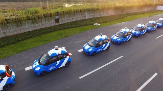 Китайская компания Baidu провела публичные испытания беспилотных авто. Фото.
