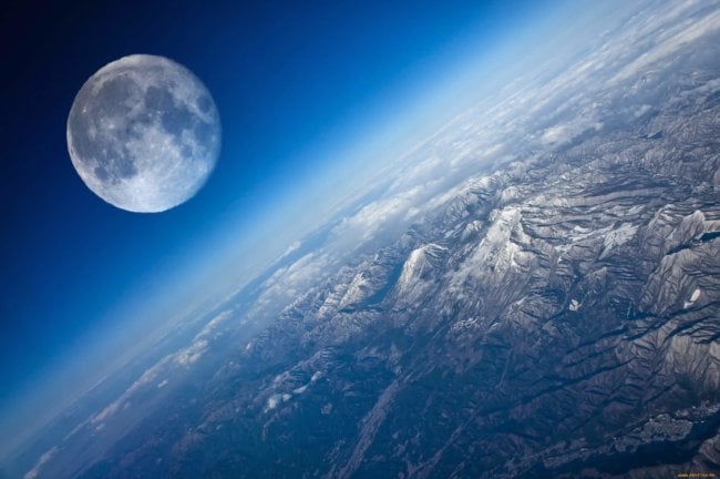 Астрономы выяснили причину отклонения лунной орбиты. Фото.