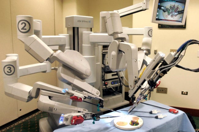 Так ли безопасны роботы-хирурги? Фото.