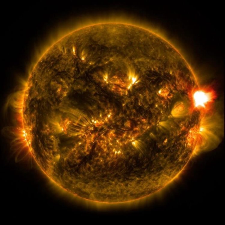 Физики плазмы решили загадку сверхбыстрых солнечных вспышек. Фото.