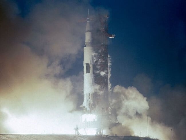 10 страшных и трагичных историй, связанных с космосом. Попадание молнии в «Аполлон-12». Фото.