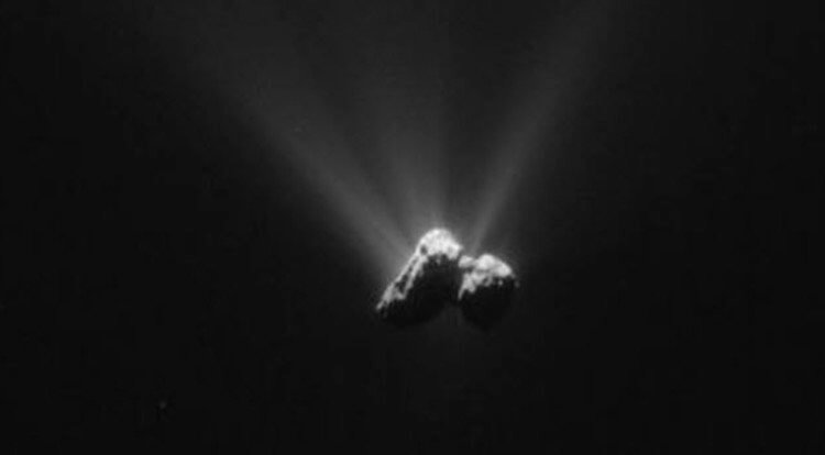 Космический аппарат столкнулся с кометой. Даже в космосе есть столкновения. В том числе и намеренные. Фото.