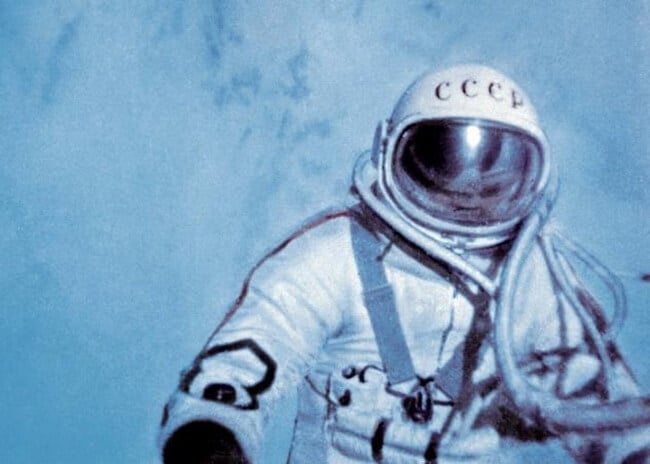 10 страшных и трагичных историй, связанных с космосом. Трагедия со скафандром на «Восход-2». Фото.