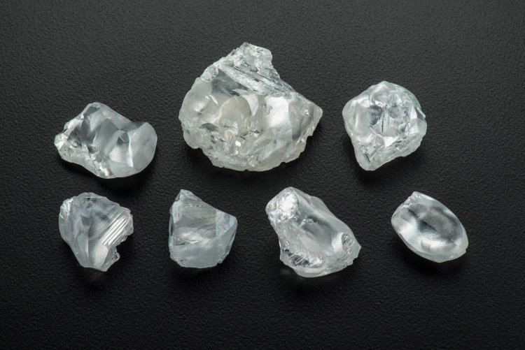 Странные гигантские алмазы приоткрывают тайну состава Земли. Фото.