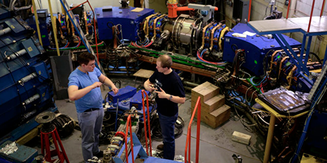 Новосибирские физики готовятся к постройке собственного коллайдера.. Фото.