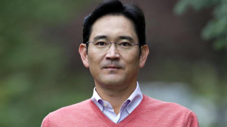 В Южной Корее выписан ордер на арест руководителя Samsung Electronics. Фото.
