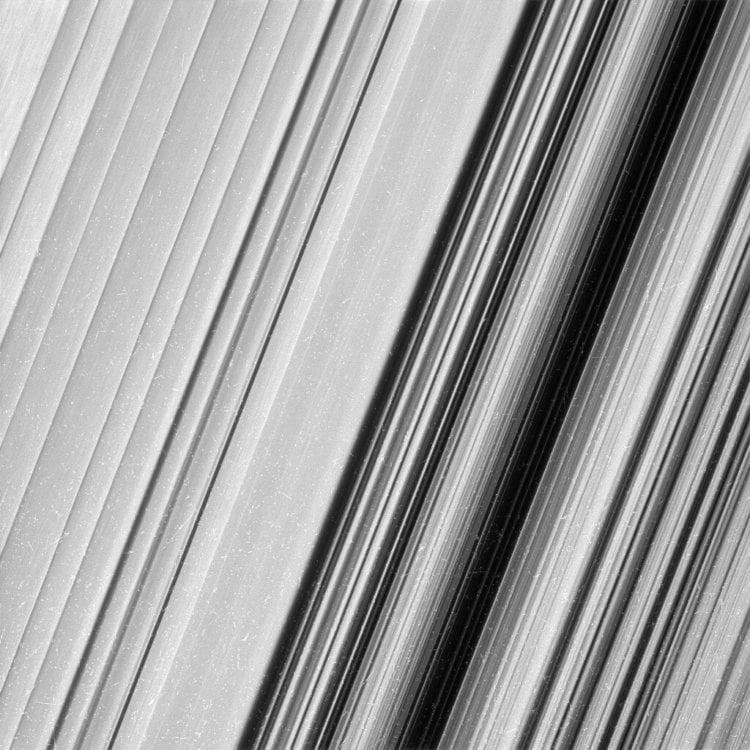#фото дня | Снимки колец Сатурна, сделанные с максимально близкого расстояния. Фото.