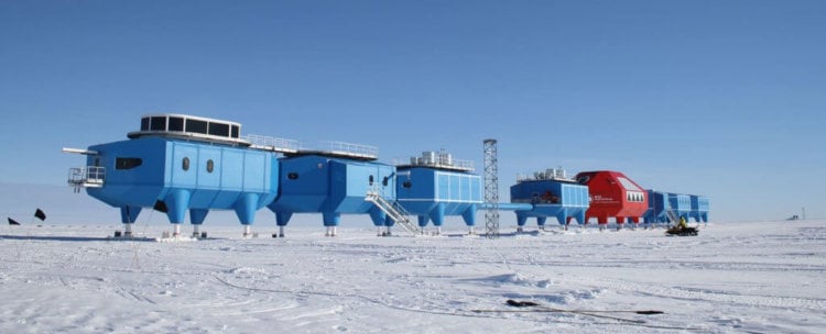 Антарктическая трещина заставляет эвакуировать целую научную станцию. Фото.