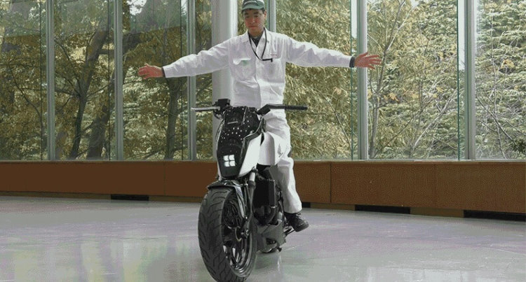 #видео дня | Система самобалансировки Honda Riding Assist. Фото.