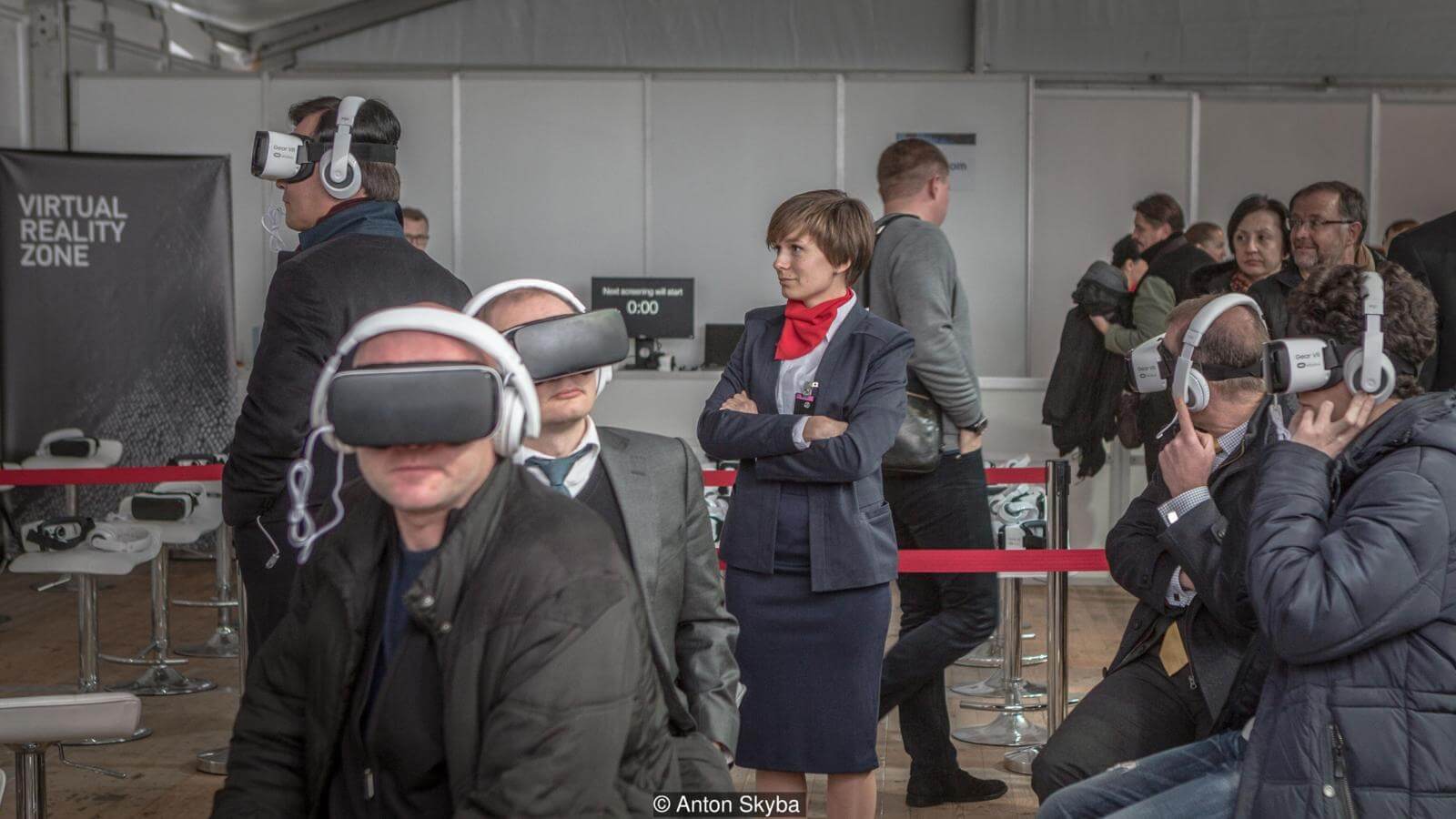 Проекты саркофага. Гости наслаждаются виртуальной реальностью. Проекты саркофага. Гости наслаждаются виртуальной реальностью. Фото.