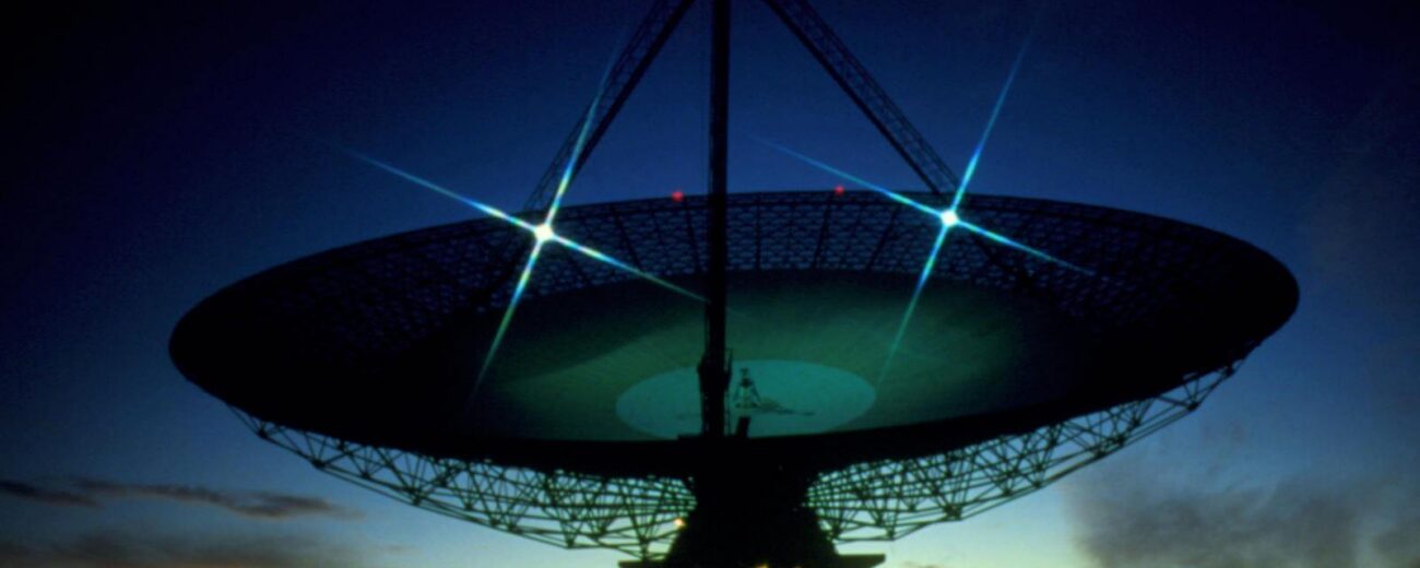 Странные радиосигналы поступают к нам из далеких галактик.. Фото.