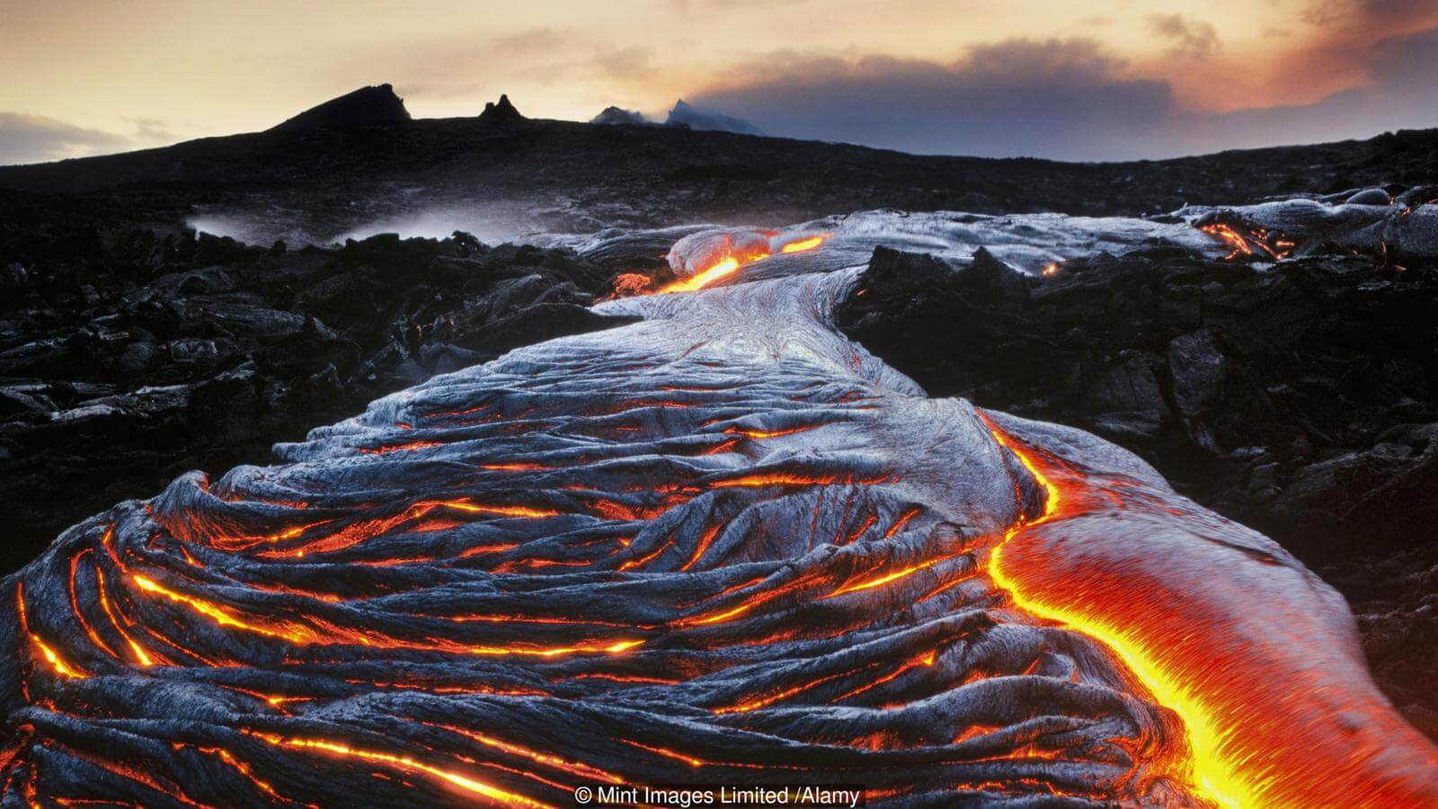Извержения не так часты, но это хорошо. Фото.