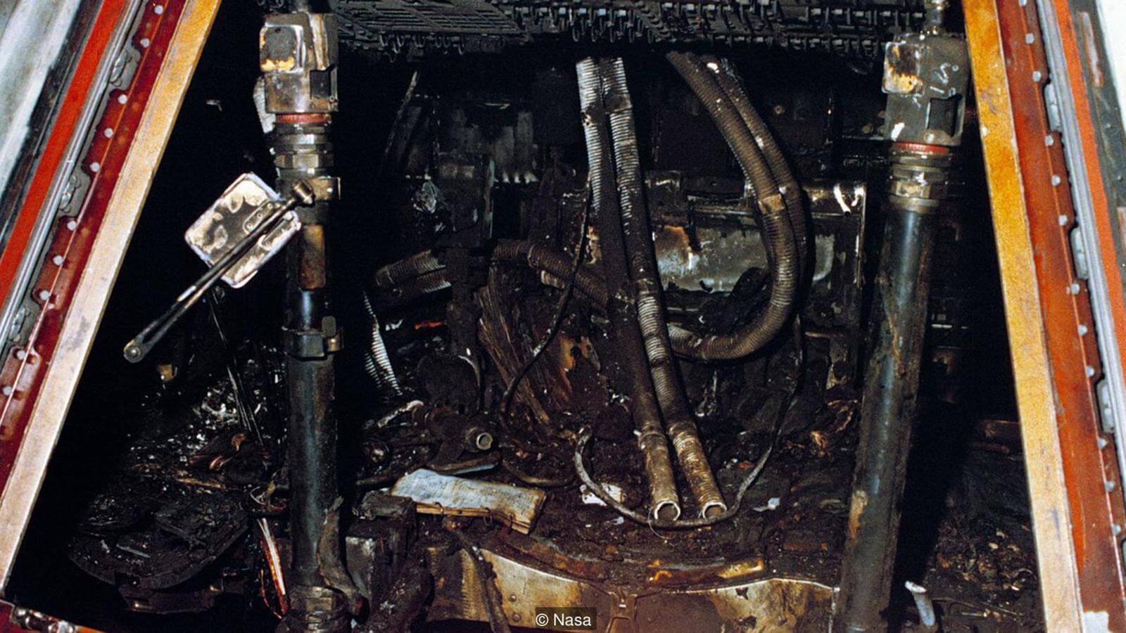 18:31, мыс Канаверал, космический аппарат «Аполлон-1». Выглядит очень печально. Фото.