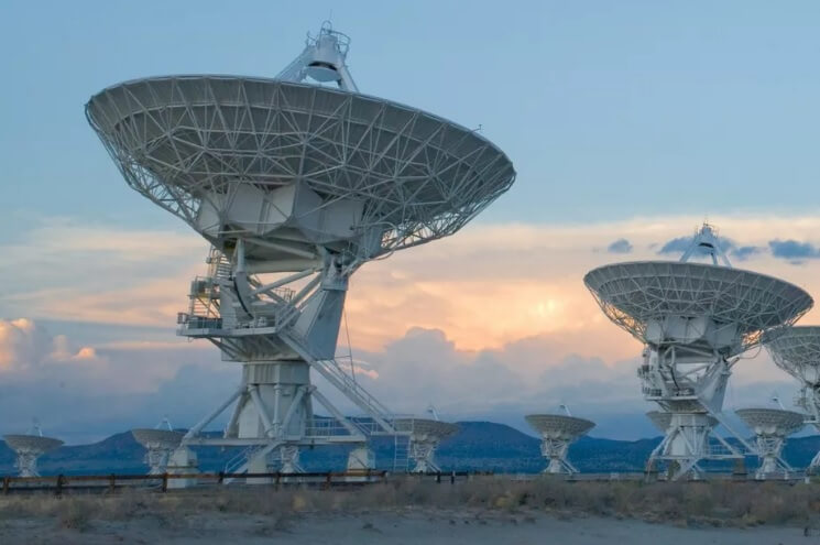 Астрономы нашли источник загадочных радиосигналов. Такими антеннами можно поймать что угодно. Фото.