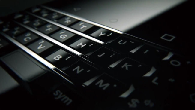 #MWC | Вместо «Mercury» представлен BlackBerry KEYone. Фото.