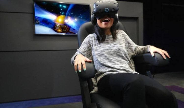 Компания IMAX открыла в Лос-Анджелесе свой первый VR-центр. Фото.