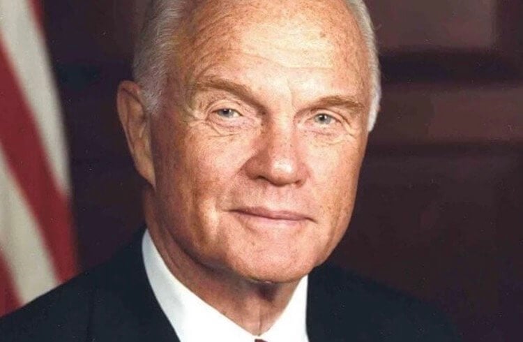 Успешные астронавты NASA. Джон Гленн стал сенатором штата Огайо. Фото.