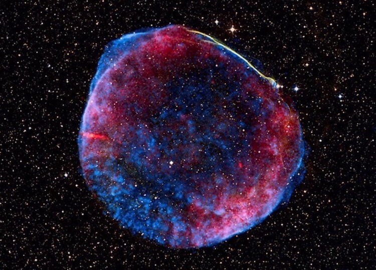 В космосе многое красиво, но все опасно. Фото.