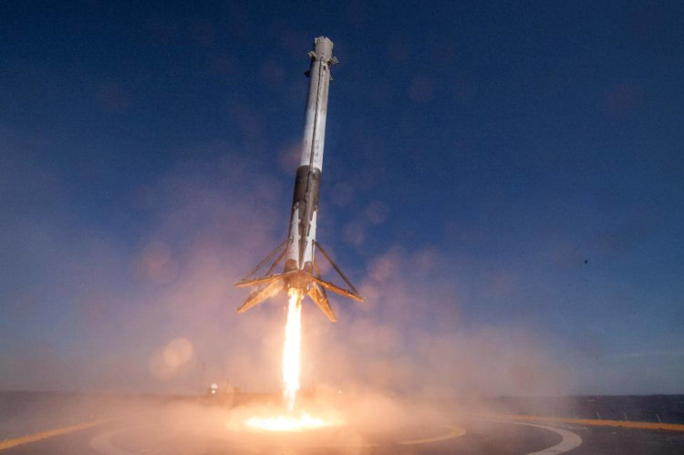 SpaceX доставит на МКС смертельную бактерию. Фото.