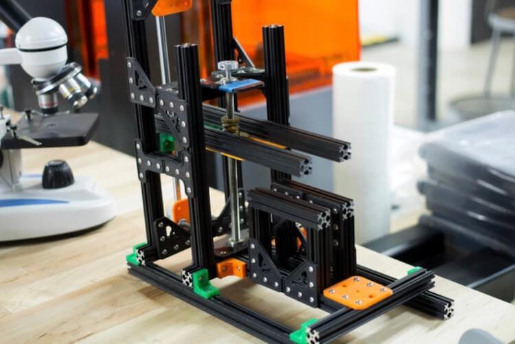 Для создания смартфона понадобилось много всего не совсем обычного. Фото.