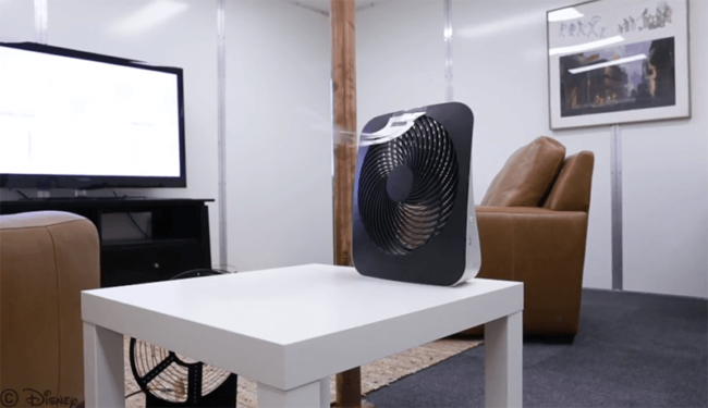 Инженеры Disney запитали беспроводной энергией целую комнату. Инженеры Disney запитали беспроводной энергией целую комнату. Фото.