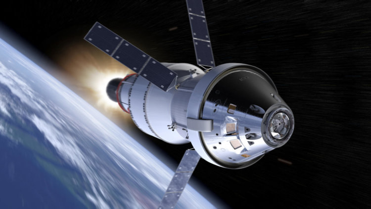 Первый полет нового космического аппарата NASA может быть пилотируемым и вокруг Луны. Фото.