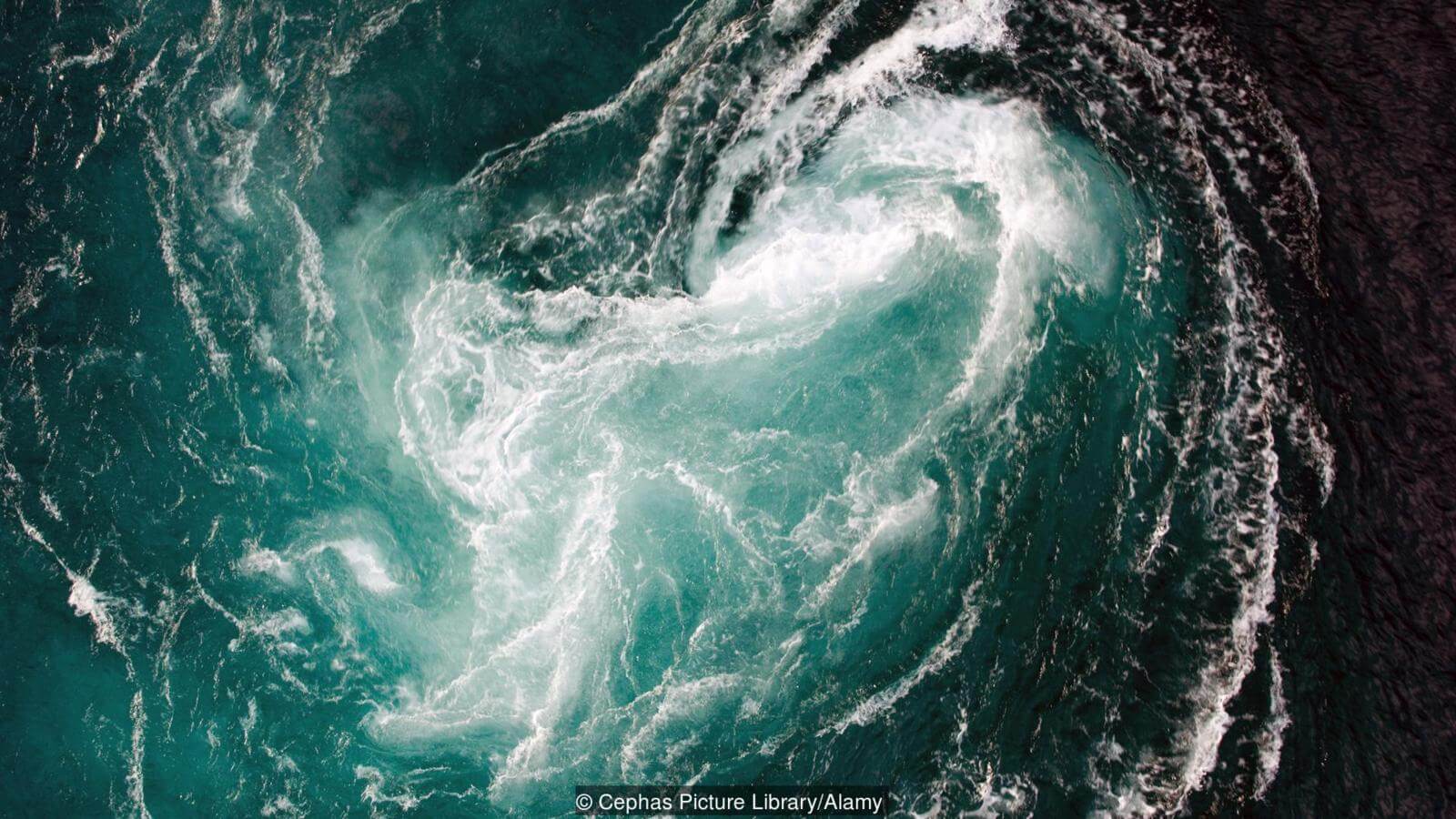 Вода только кажется безобидной. Фото.