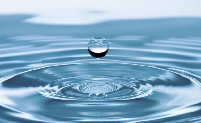 Вода позволит увеличить срок службы аккумуляторов. Фото.