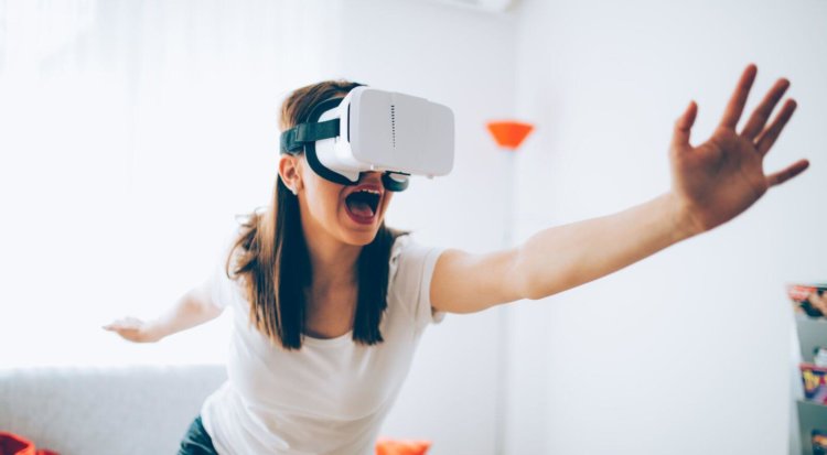 Компания LG разрабатывает собственную VR-гарнитуру совместно с Valve. Фото.