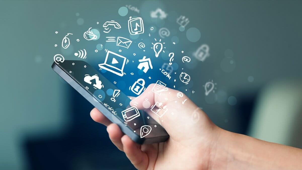 Все любят делать селфи, а вот смотреть на чужие селфи – нет. Фото.