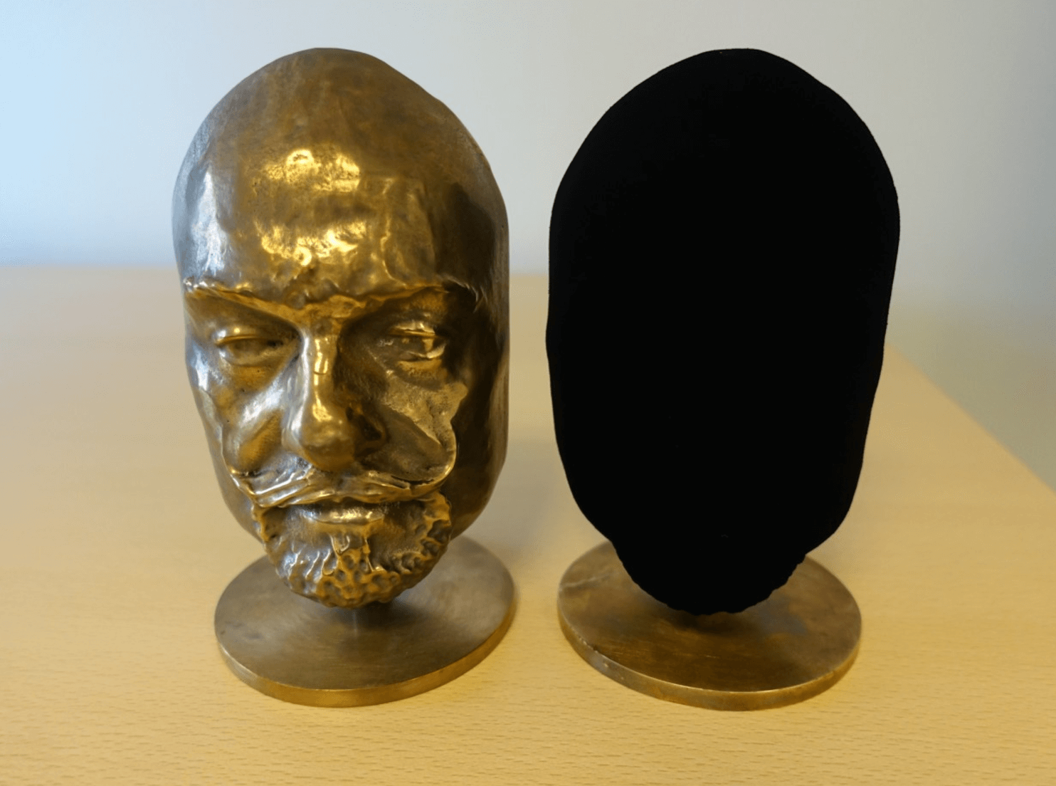 Темнее черного: Vantablack — материал будущего.. Так как же эта штука работает?. Фото.